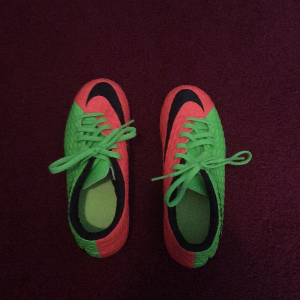 Soccer shoes foe kids